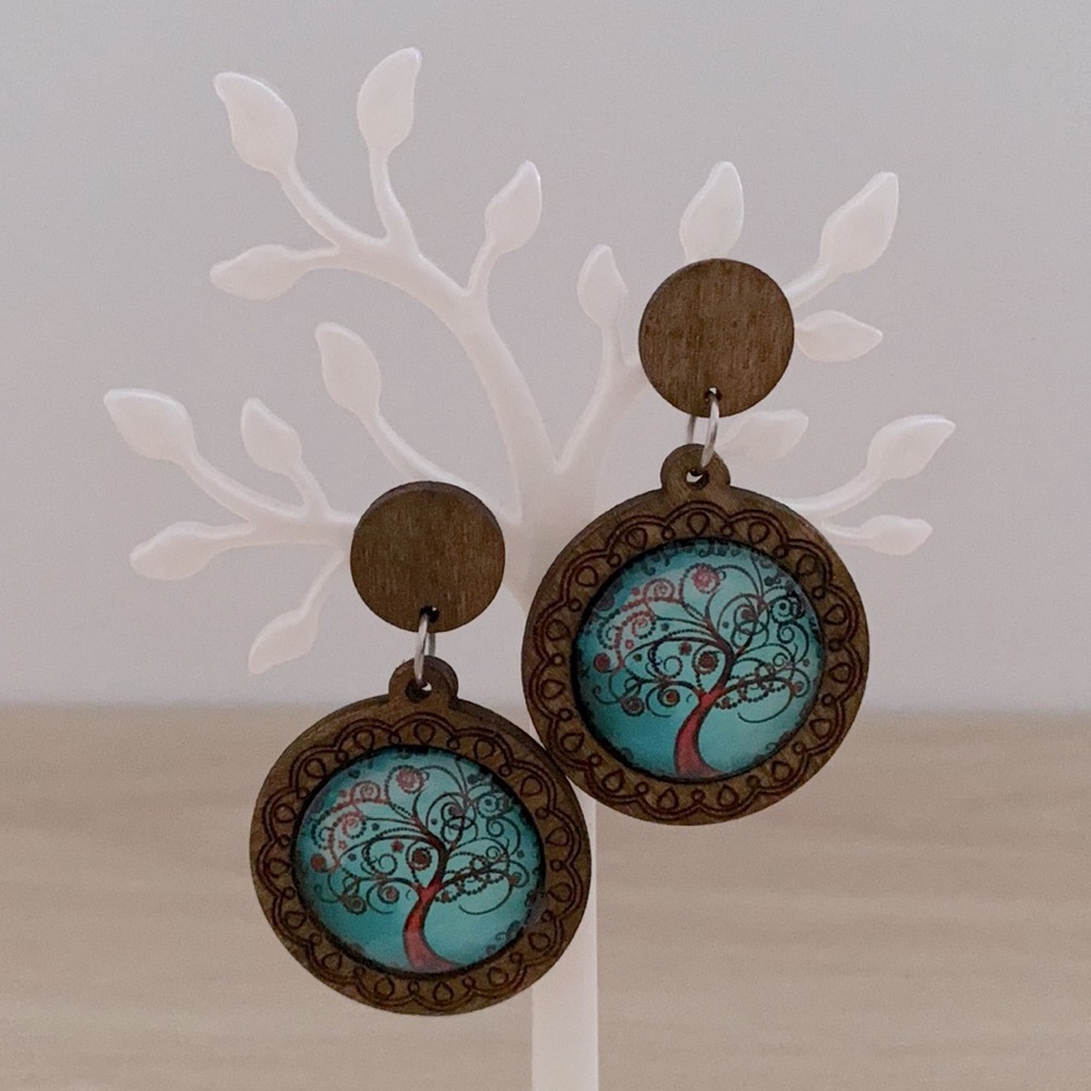 Tree of life wooden green earrings NWT